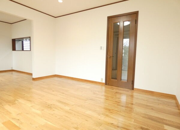 長久手市東狭間戸建の居間・リビング
