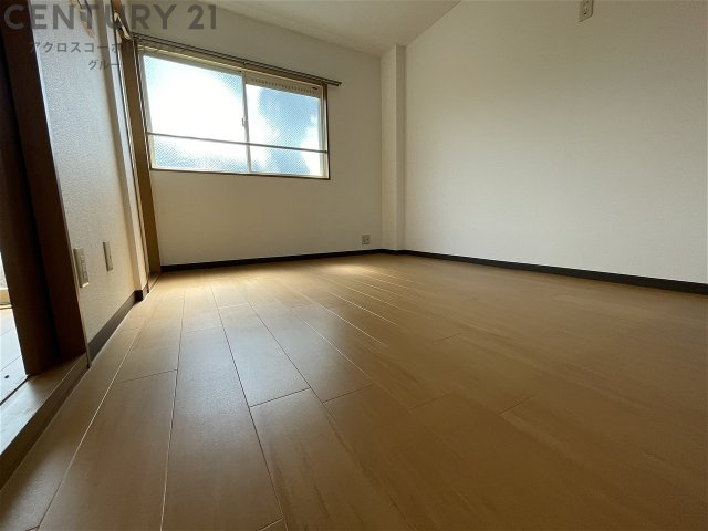 床が明るい色合いできれいです♪