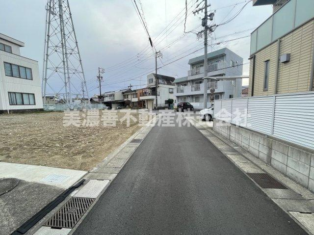 ６６６０１　岐阜市権現町土地の前面道路含む現地写真