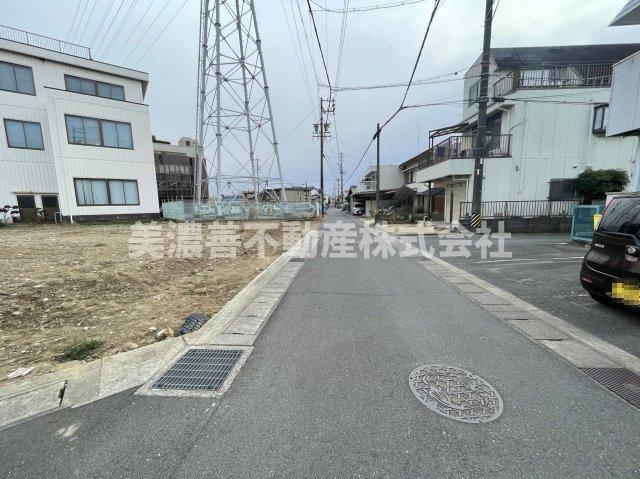 ６６６０１　岐阜市権現町土地の前面道路含む現地写真