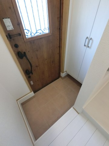 さくらハウス　Bの玄関|※反転・別室タイプ