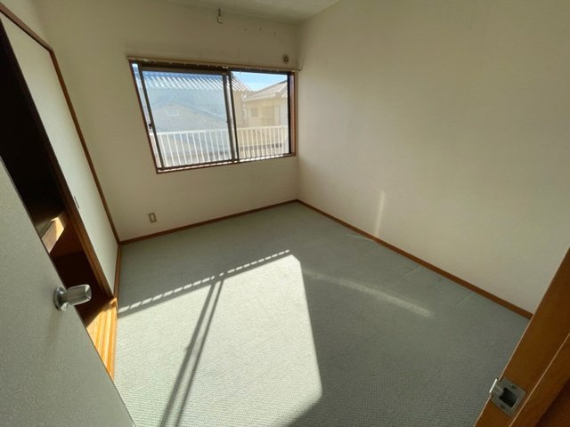 ５９５２６　岐阜市市橋中古戸建ての洋室