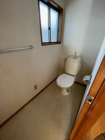 ５９５２６　岐阜市市橋中古戸建てのトイレ