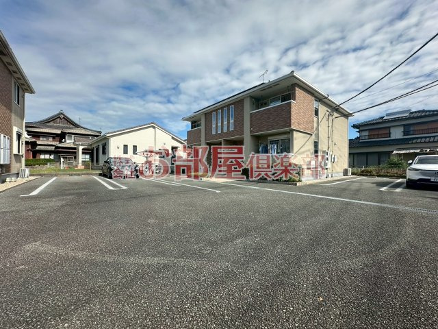 グレイシャス髙尾Cの駐車場|駐車場完備です