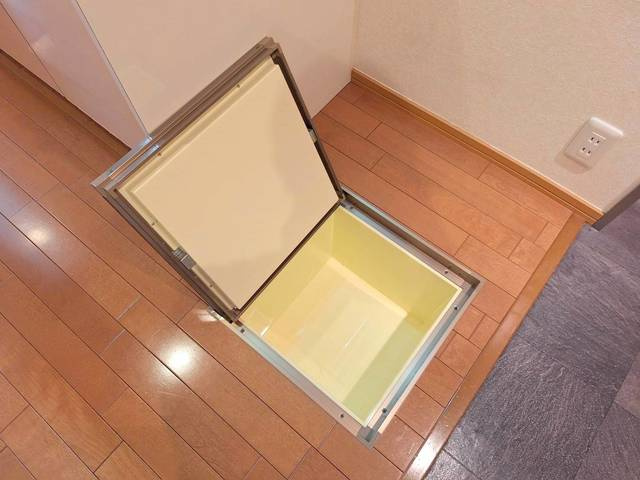 ガーデンヴィラ白金台の内装|★床下収納★