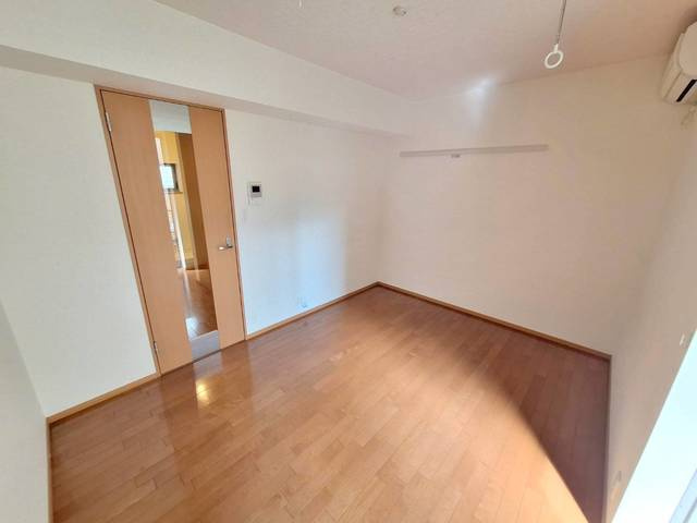 ガーデンヴィラ白金台の洋室|★明るいフローリングの角部屋です★