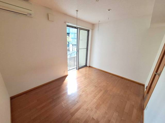 ガーデンヴィラ白金台の寝室|★明るいフローリングの角部屋です★