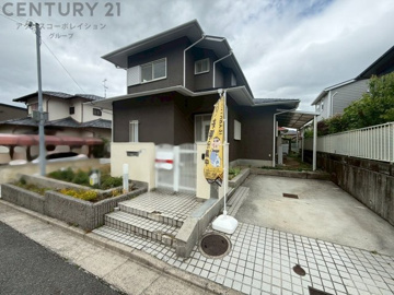 2026年4月リフォーム済。（システムキッチン新調、浴室新調、トイレ新調、洗面台新調、クロス張替、フローリング貼替、外壁塗装、屋根塗装など）LDK広々20帖、全居室6帖以上で南西向きと陽当たり良好。
