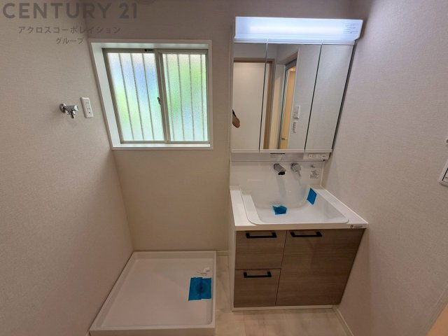 衣服の収納や脱ぎ着や整理整頓がしやすく、湿った衣類を乾燥させるスペースがありカビや臭いの発生を防ぎます。床の汚れを他の部屋に持ち込まず清潔を保つことができます。また快適な入浴環境の整備にも役立ちます。