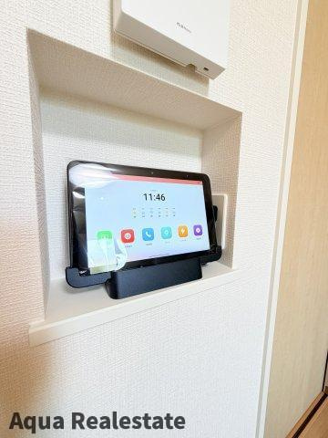 リナージュ八万橋本 01期の防犯設備|【ID　LINK】
家のさまざまな家電や住宅機器にリンクすることで、付属のタブレットから便利な機能がお使いになれます。※ I D L I N K のご利用にあたっては別途W i F i 環境が必要です