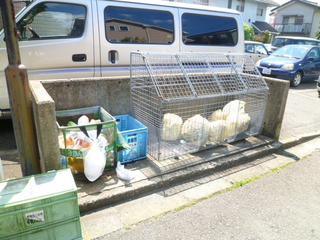 敷地内ごみ置き場はきちんと整理整頓されています♪