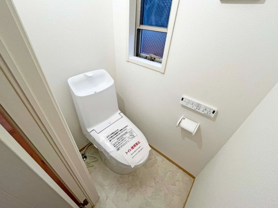 南区東林間6丁目　中古戸建」のトイレ|落ち着いたトイレです