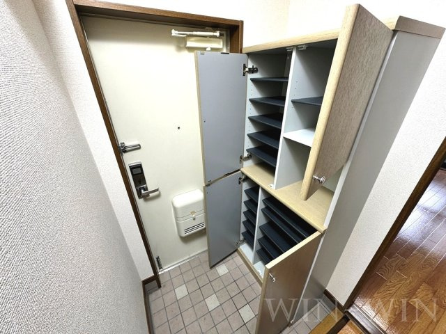 オリーブハイツの玄関