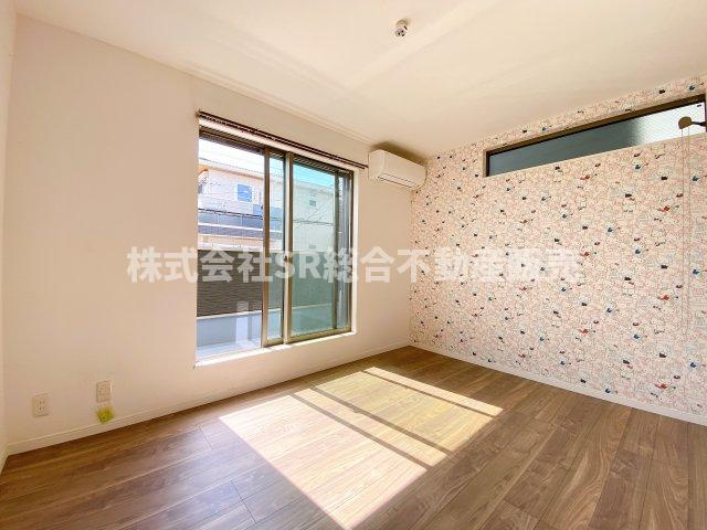 寺前町1丁目中古戸建の子供部屋|2F・西側洋室6帖。お子さんのお部屋にいかがでしょうか