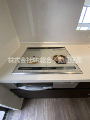 寺前町1丁目中古戸建のキッチン|IH3口コンロ、グリル付きでお料理が快適です♪