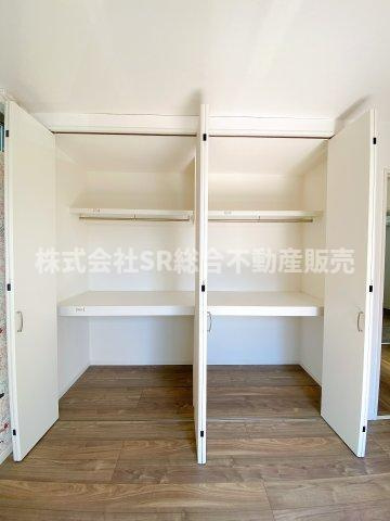 寺前町1丁目中古戸建の収納|容量たっぷりのクローゼットです♪