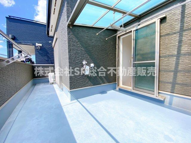 寺前町1丁目中古戸建のバルコニー|とても広く陽当たり良好のバルコニーです！