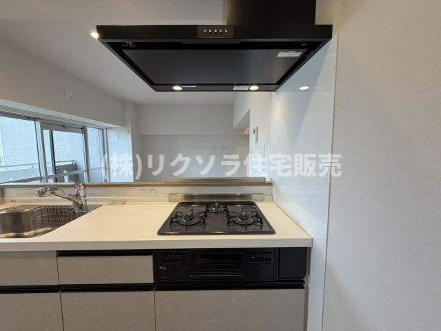 エバーグリーン門真のキッチン|ビルトイン3口コンロ
■物件内覧・資金計画相談・住宅ローン相談、リフォーム相談、お問合せ受付中■
※当日・翌日のご内覧、ご相談はお電話でのお問合せがスムーズです！