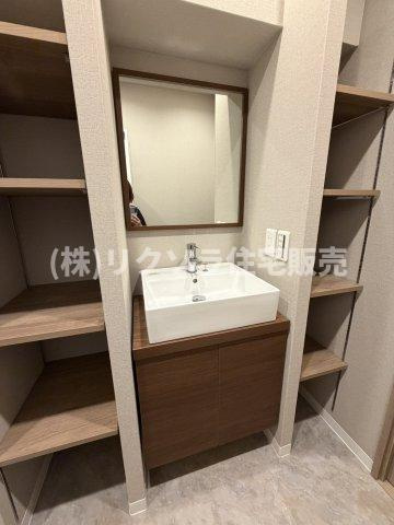 エバーグリーン門真の独立洗面台|オシャレな造作洗面台
■物件内覧・資金計画相談・住宅ローン相談、リフォーム相談、お問合せ受付中■
※当日・翌日のご内覧、ご相談はお電話でのお問合せがスムーズです！