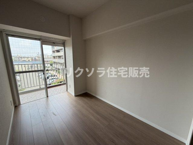 エバーグリーン門真の子供部屋|洋室4.0帖
■物件内覧・資金計画相談・住宅ローン相談、リフォーム相談、お問合せ受付中■
※当日・翌日のご内覧、ご相談はお電話でのお問合せがスムーズです！