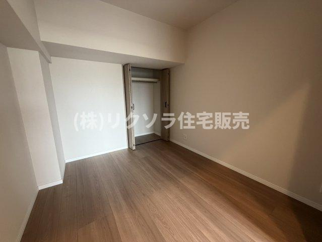 エバーグリーン門真の寝室|洋室4.6帖
■物件内覧・資金計画相談・住宅ローン相談、リフォーム相談、お問合せ受付中■
※当日・翌日のご内覧、ご相談はお電話でのお問合せがスムーズです！