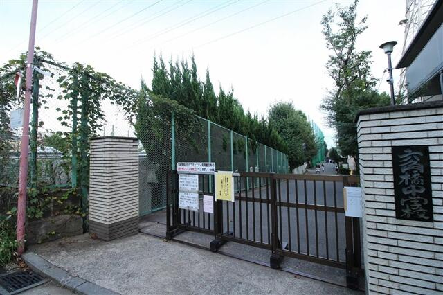 横浜市立六角橋中学校まで351m