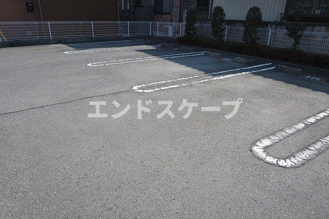 サンブロードの駐車場|高崎、前橋のお部屋探しはエンドスケープまで！お客様の理想お聞かせ下さい♪