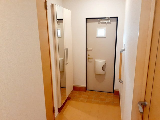 アルコイリス出川の玄関|収納もある玄関です