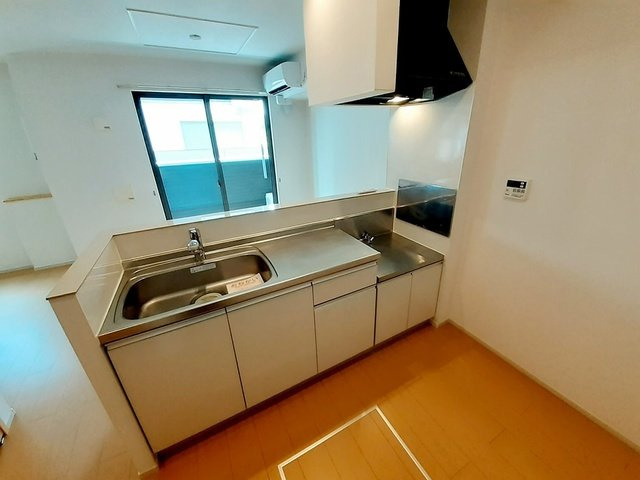 アルコイリス出川のキッチン|コンパクトなキッチンで掃除もラクラク