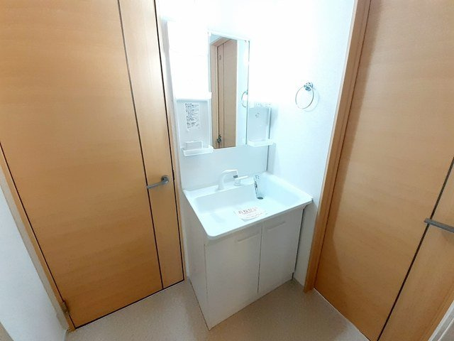 アルコイリス出川の洗面所|スペースが確保できる洗面所です