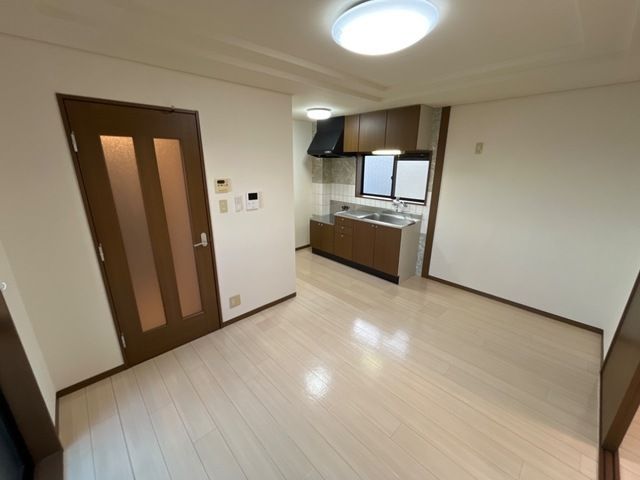 ロイヤルハイツ藤田の居間・リビング