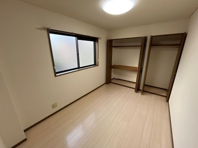 ロイヤルハイツ藤田の洋室