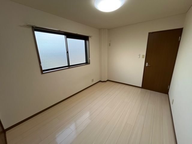 ロイヤルハイツ藤田の洋室