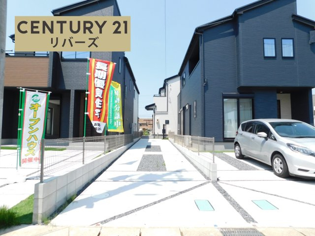 北名古屋市六ツ師宮西の新築一戸建の前面道路含む現地写真|☆２号棟☆　　残り２棟！！いつでもご案内出来ます♪（お問合せ当日、平日、水曜、夜間もＯＫ）　長期優良住宅！　敷地４０坪超！　駐車３台ＯＫ　収納付きリビング約１７．０帖♪　ＷＩＣやＳＩＣなど収納豊富♪