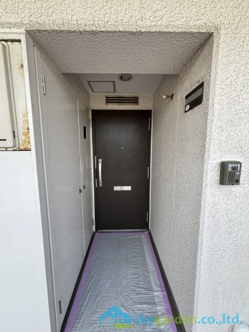 パレ平塚すみれ平四番館　の玄関