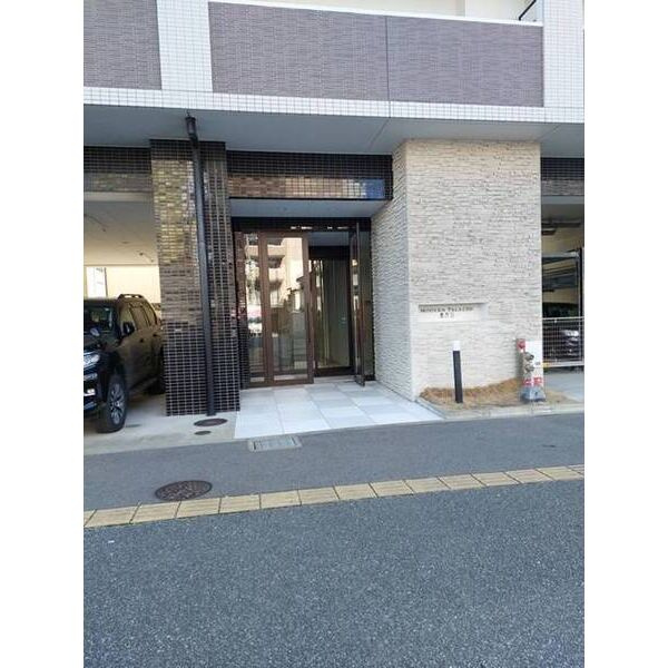 Modern　Palazzo県庁口のエントランス
