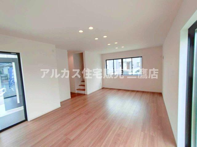 府中市分梅町5丁目　京王線　分倍河原駅　新築戸建の居間・リビング