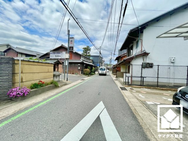 宇治市六地蔵柿ノ木町の前面道路含む現地写真