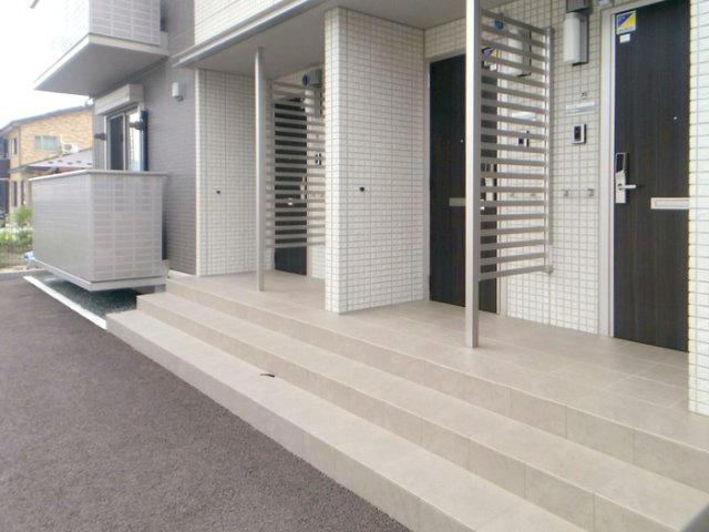 エンソワ　Ⅰ番館の玄関