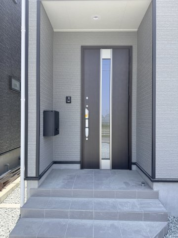 豊町 第2の玄関|玄関入口は雨風をしのげるつくりとなっております。