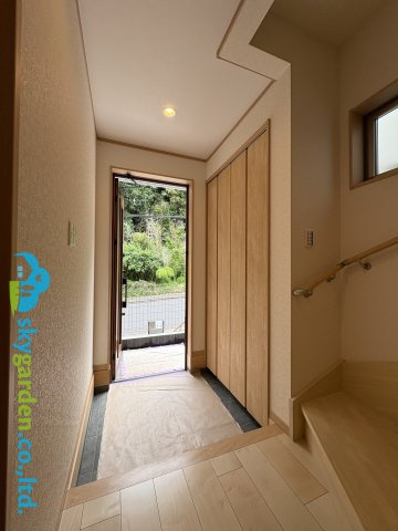 藤沢市大鋸　新築戸建　全３棟B号棟の玄関|玄関ホールの様子