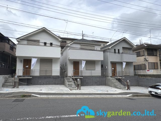 藤沢市大鋸　新築戸建　全３棟B号棟の前面道路含む現地写真