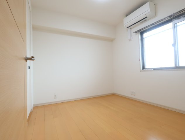 サーパスシティ東朝日町の収納|洋室5帖　クローゼット
