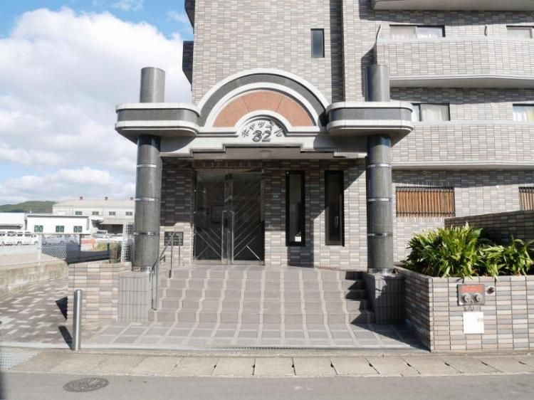 キャッスル32　 板付小学校区のエントランス|キャッスル32