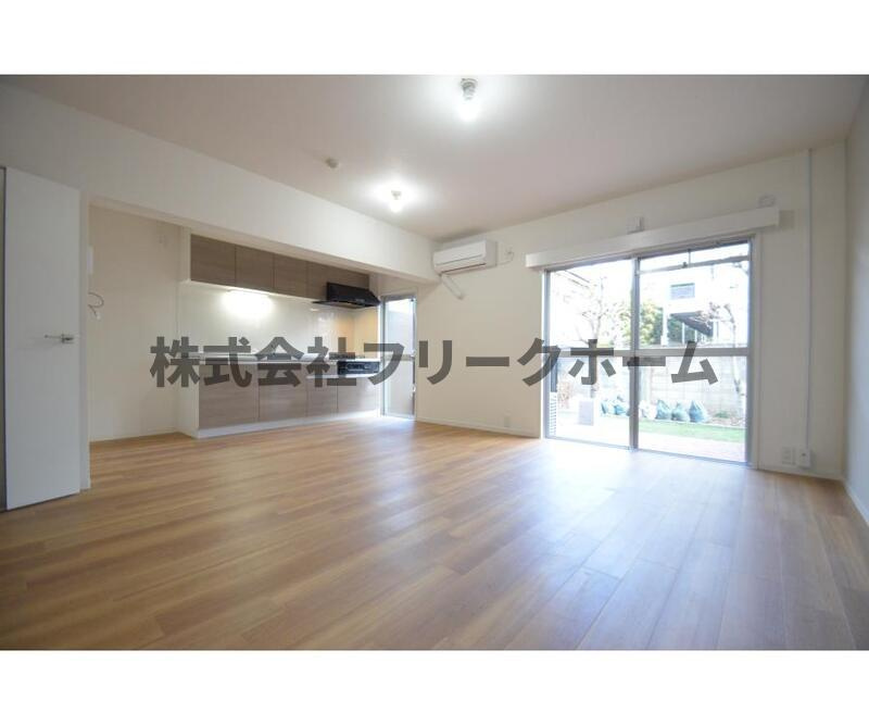 武蔵野市中町３丁目の賃貸マンションの居間・リビング