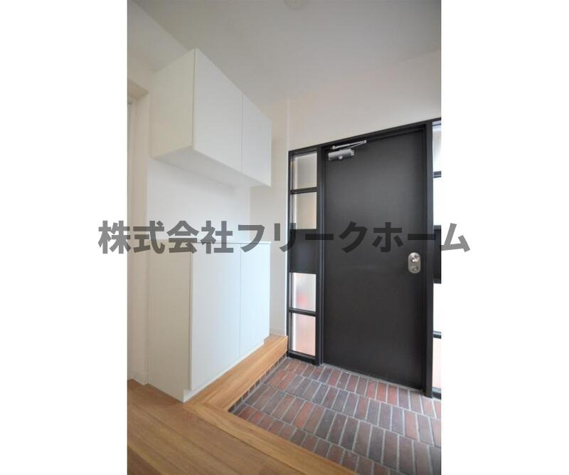 武蔵野市中町３丁目の賃貸マンションの玄関