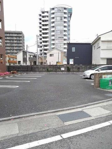 桜並木パークマンションの駐車場