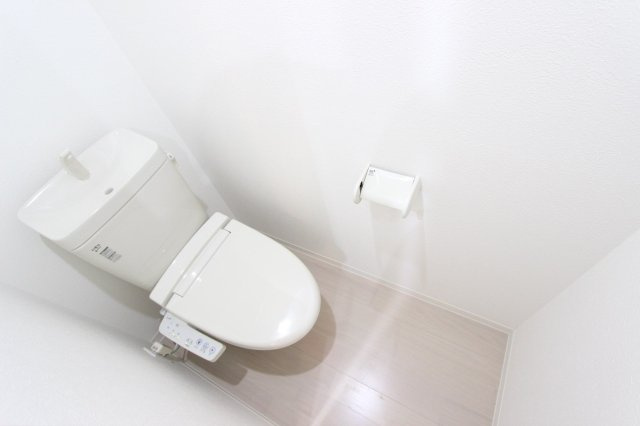 熊本市中央区新屋敷１丁目の賃貸マンションのトイレ