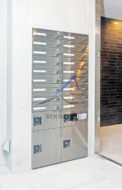ウエストテラス汐留のその他共用部分|集合ポストと宅配ボックスです。