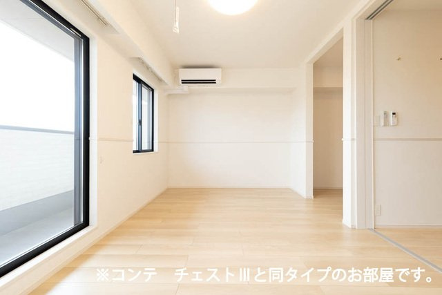 ユニゾン　アザレアⅡの居間・リビング|居間です